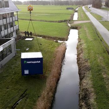 wattopjedak-container-met-hijskraan